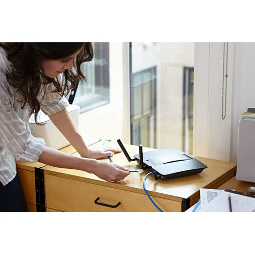 LINKSYS  MAX-STREAM AC2200 Tri-Band MU-MIMO Smart Wi-Fi Gigabit Router